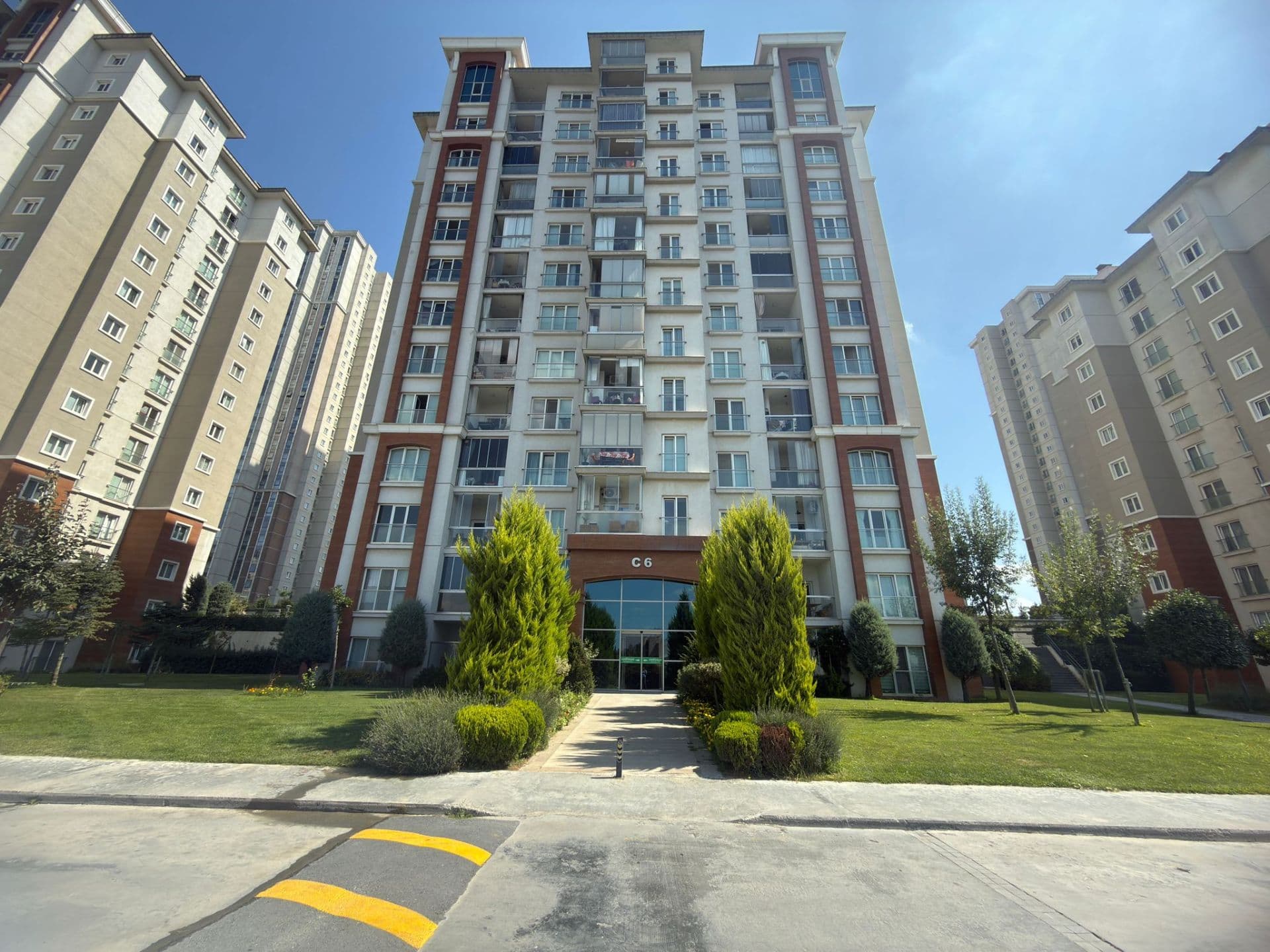 Vaditepe 3. Bölge C Bloklarda Satılık Boş 2+1 Daire - Fotoğraf 1