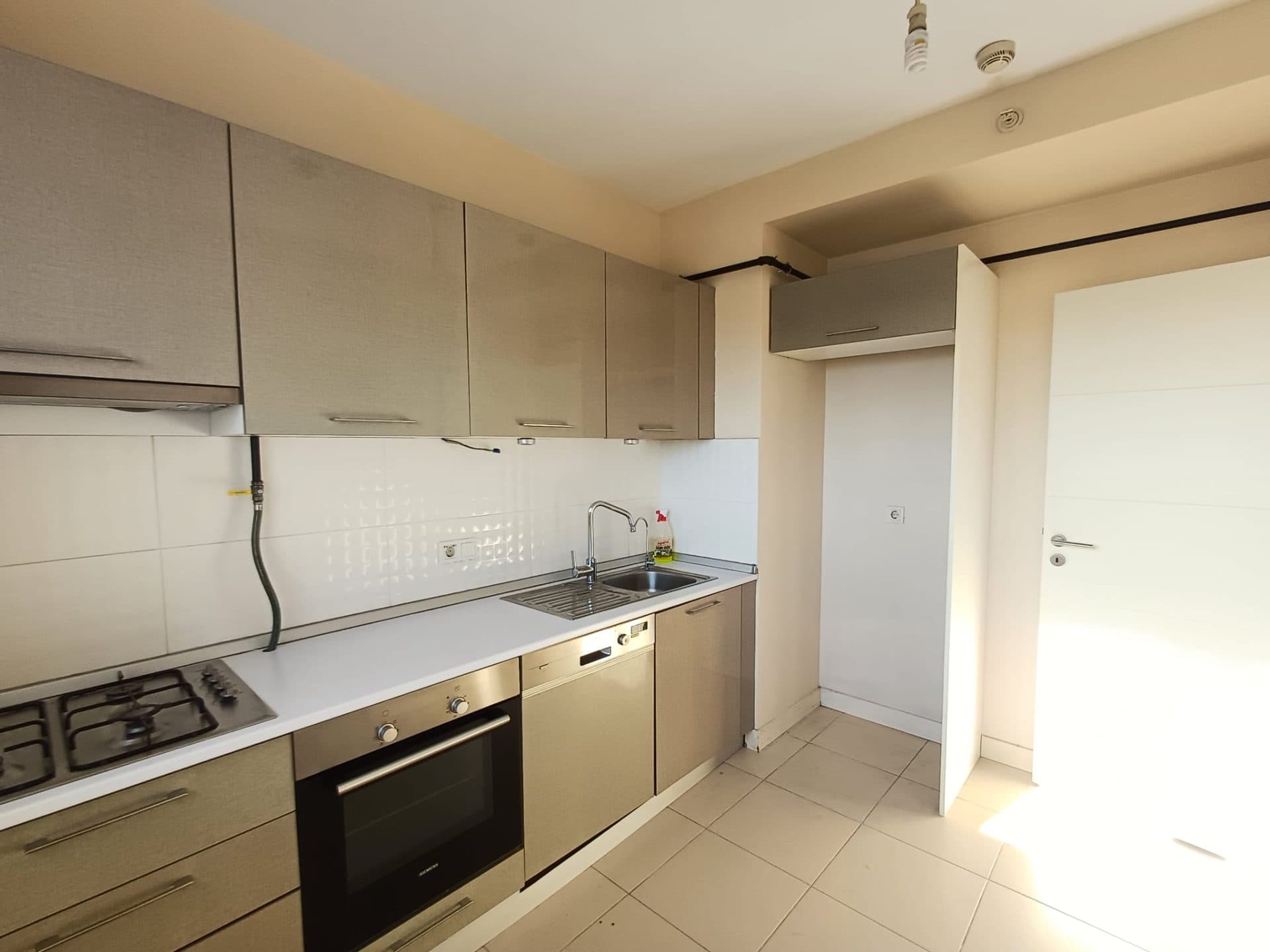 Full Şehir Ve Göl Manzaralı Ispartakulenin En Temiz 1+1 - Fotoğraf 1