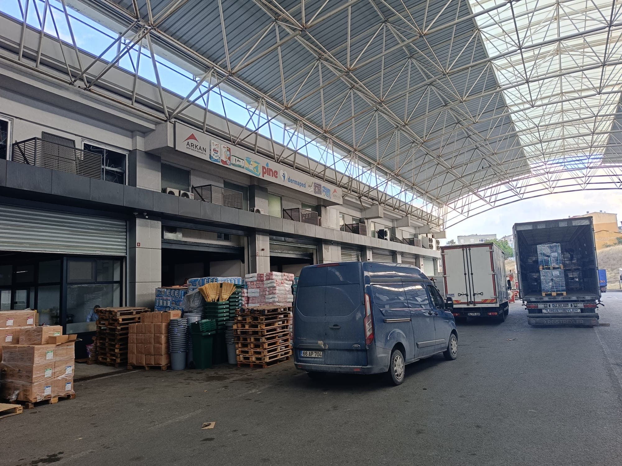 İgdot 1000 M2 Satılık 3 Katlı Dükkan