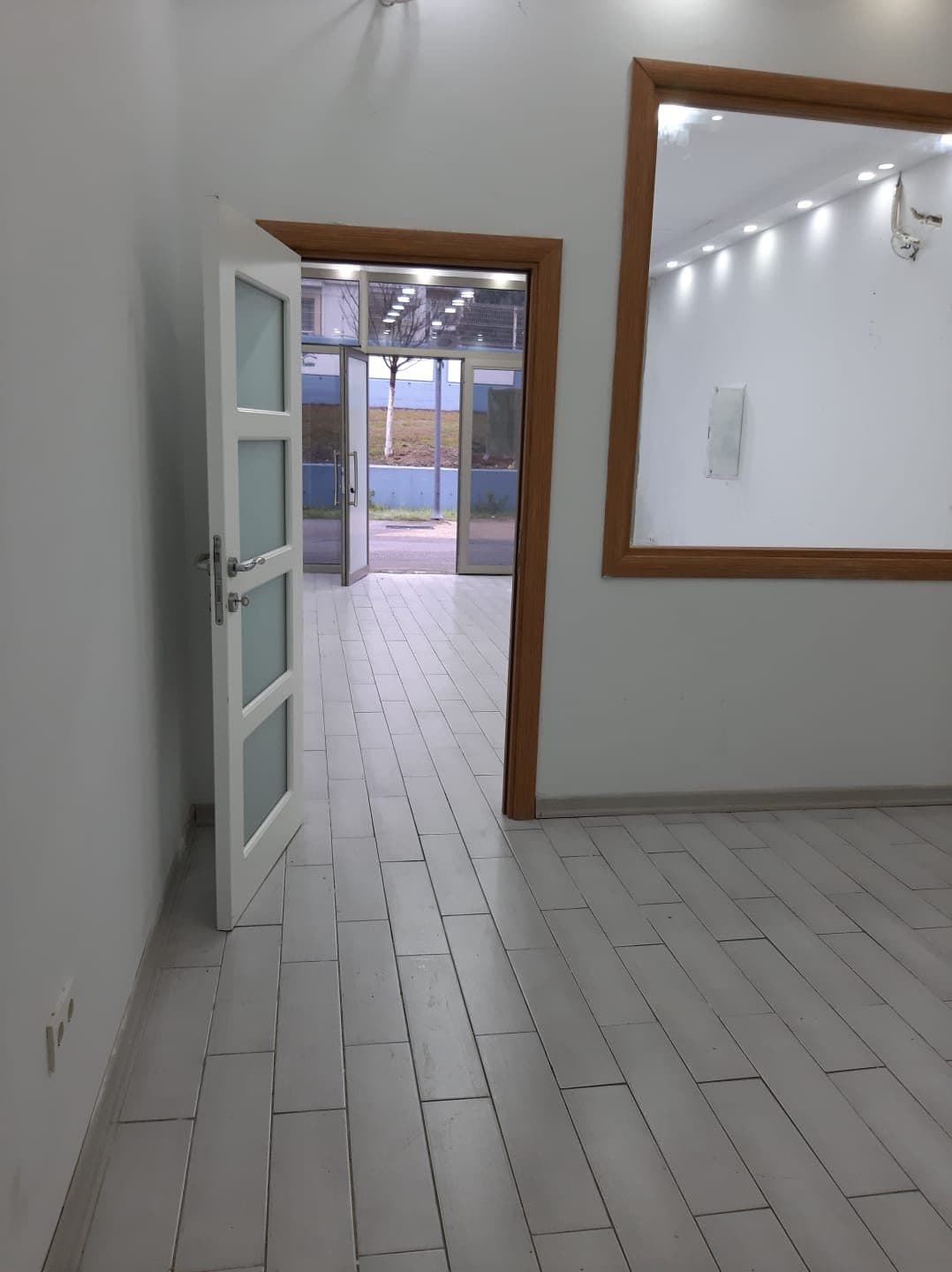 Bahçekent Ana Yola Yakın Tadilatlı Satılık Dükkan - Fotoğraf 1