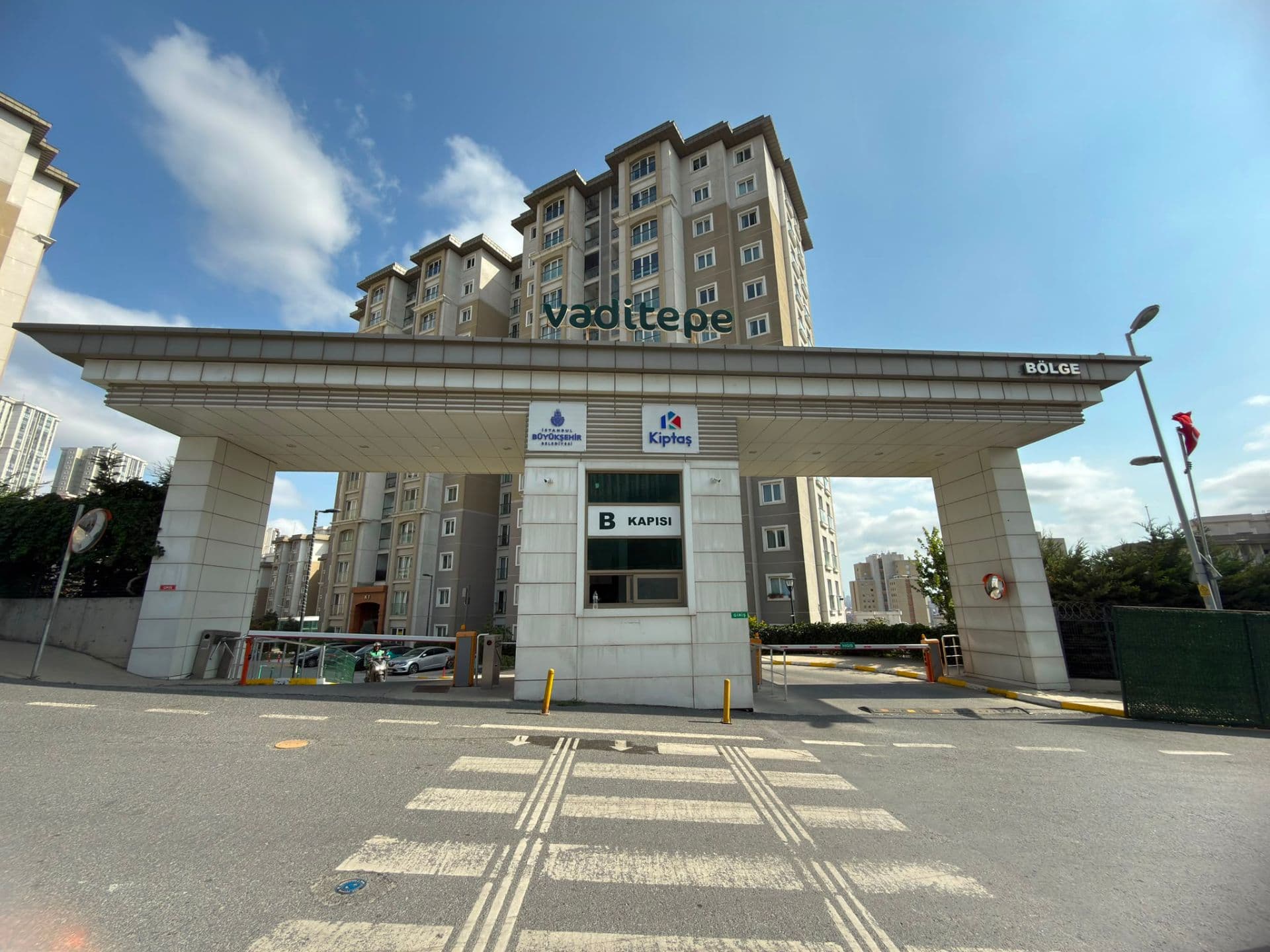 Bahçeşehir Vaditepe 4.bölge 3+1 Satılık Boş Daire - Fotoğraf 1