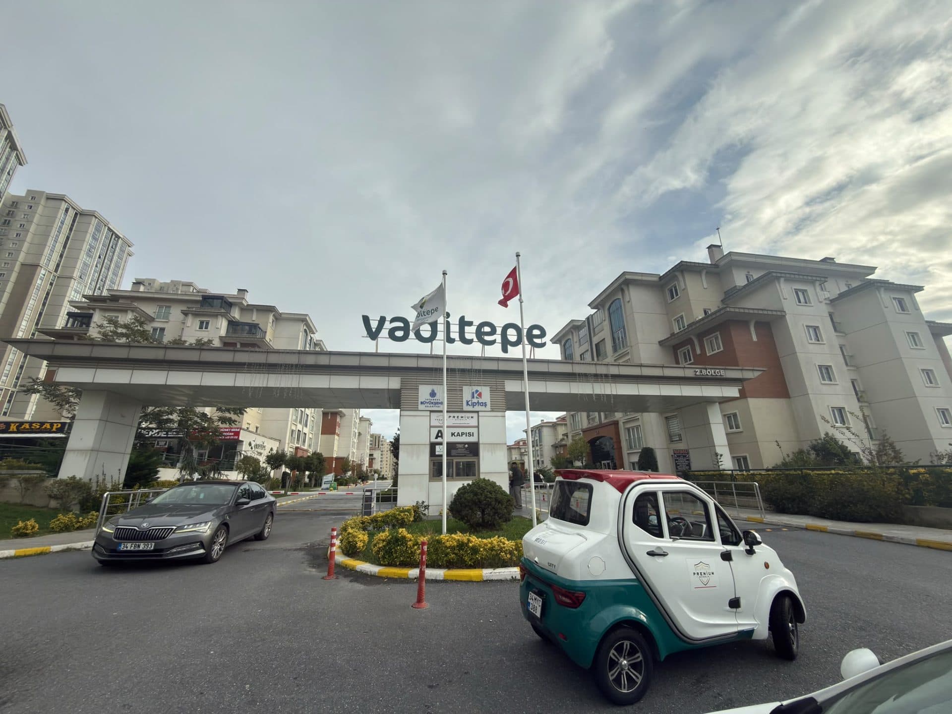 Vaditepe 2. Bölgede Boyalı Full Dolaplı Kiralık 4+1 - Fotoğraf 1