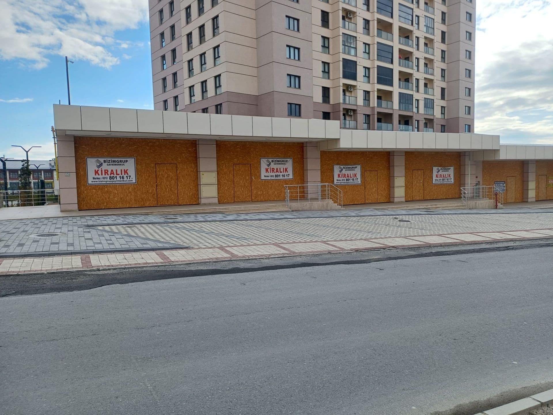 Bizimevler 11 De Sıfır Cadde Üzeri Geniş Showroom Dükka - Fotoğraf 1
