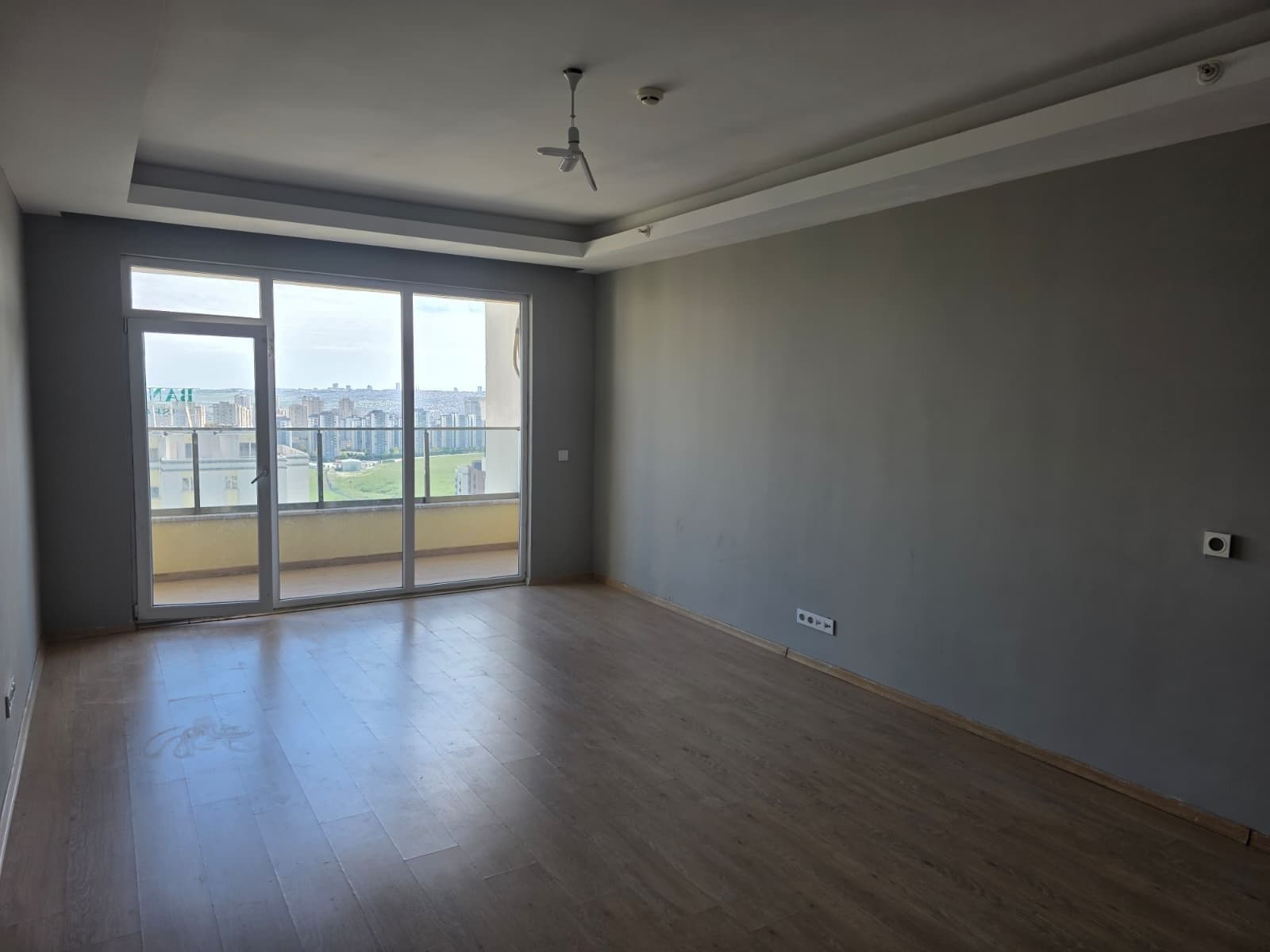 Mavi İstanbul - Oturuma Hazır Boş Kiralık 3+1 - Fotoğraf 1