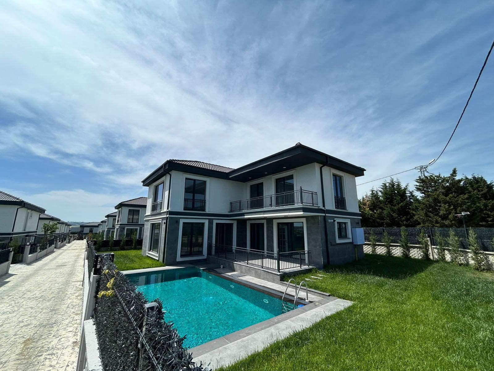 Selimpaşada Müstakil 4+1 220 M Havuzlu Villa - Fotoğraf 1