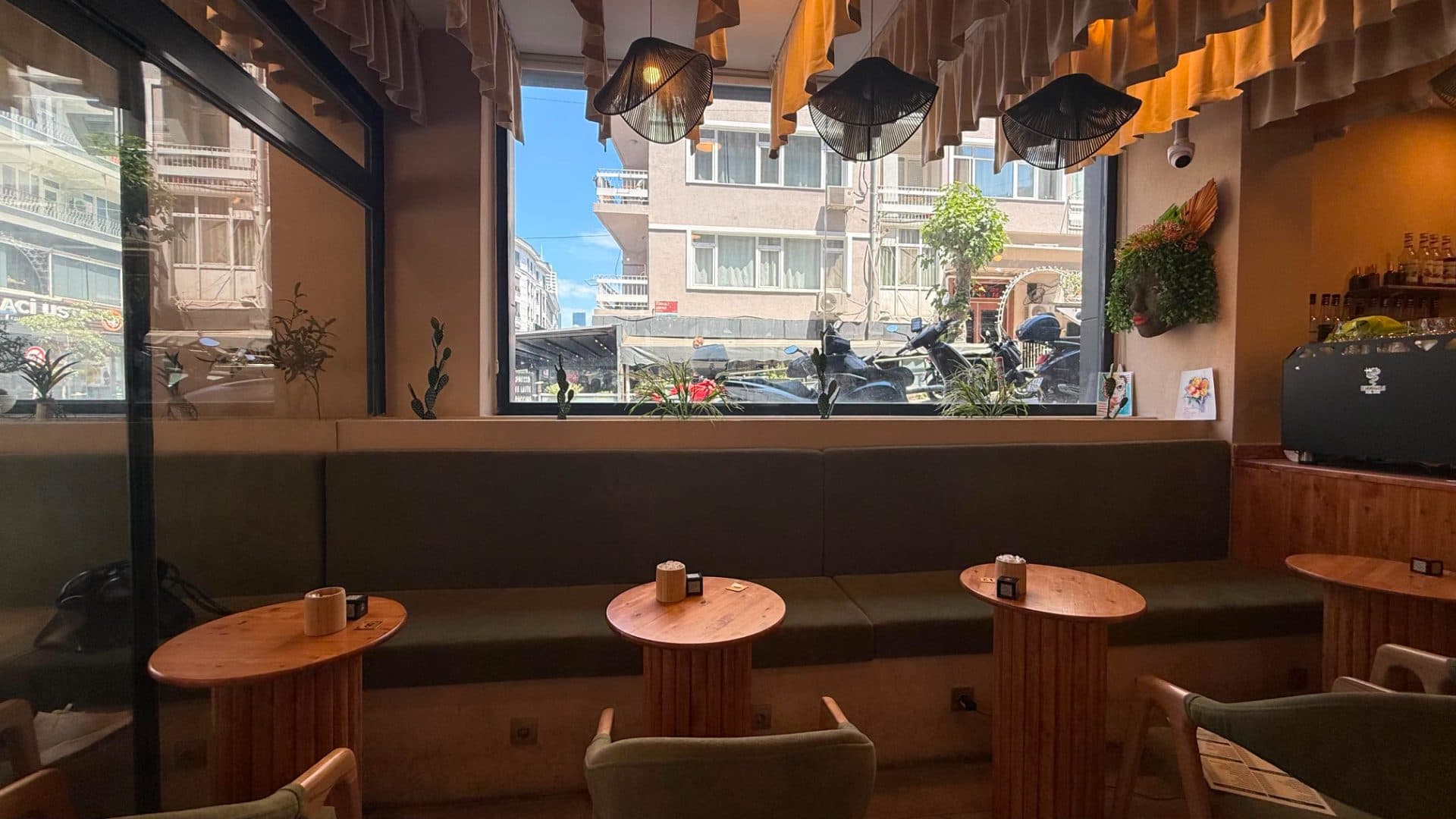 Beşiktaşta Cafe Lamour Satılık Dükkan - Fotoğraf 1