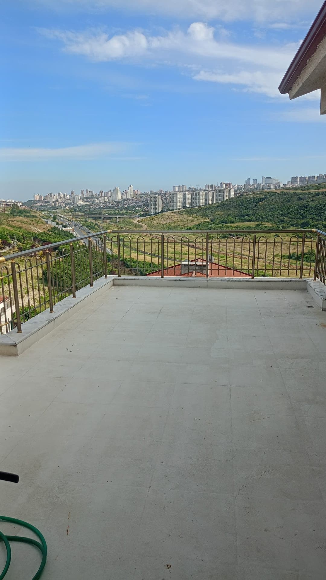 Deliklikaya Erguvan Konakları 230 M2 Müstakil Bahçeli - Fotoğraf 1
