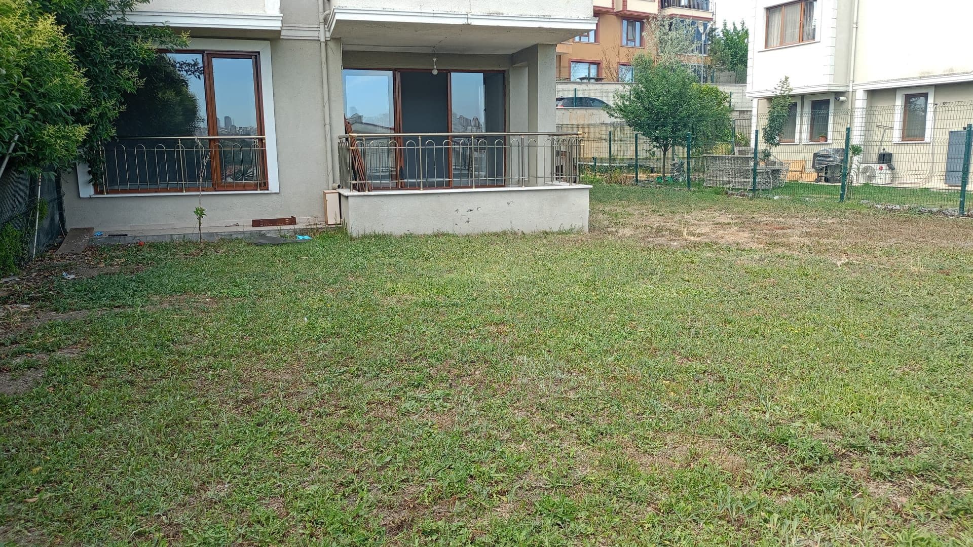 Deliklikaya Erguvan Konakları 230 M2 Müstakil Bahçeli - Fotoğraf 1