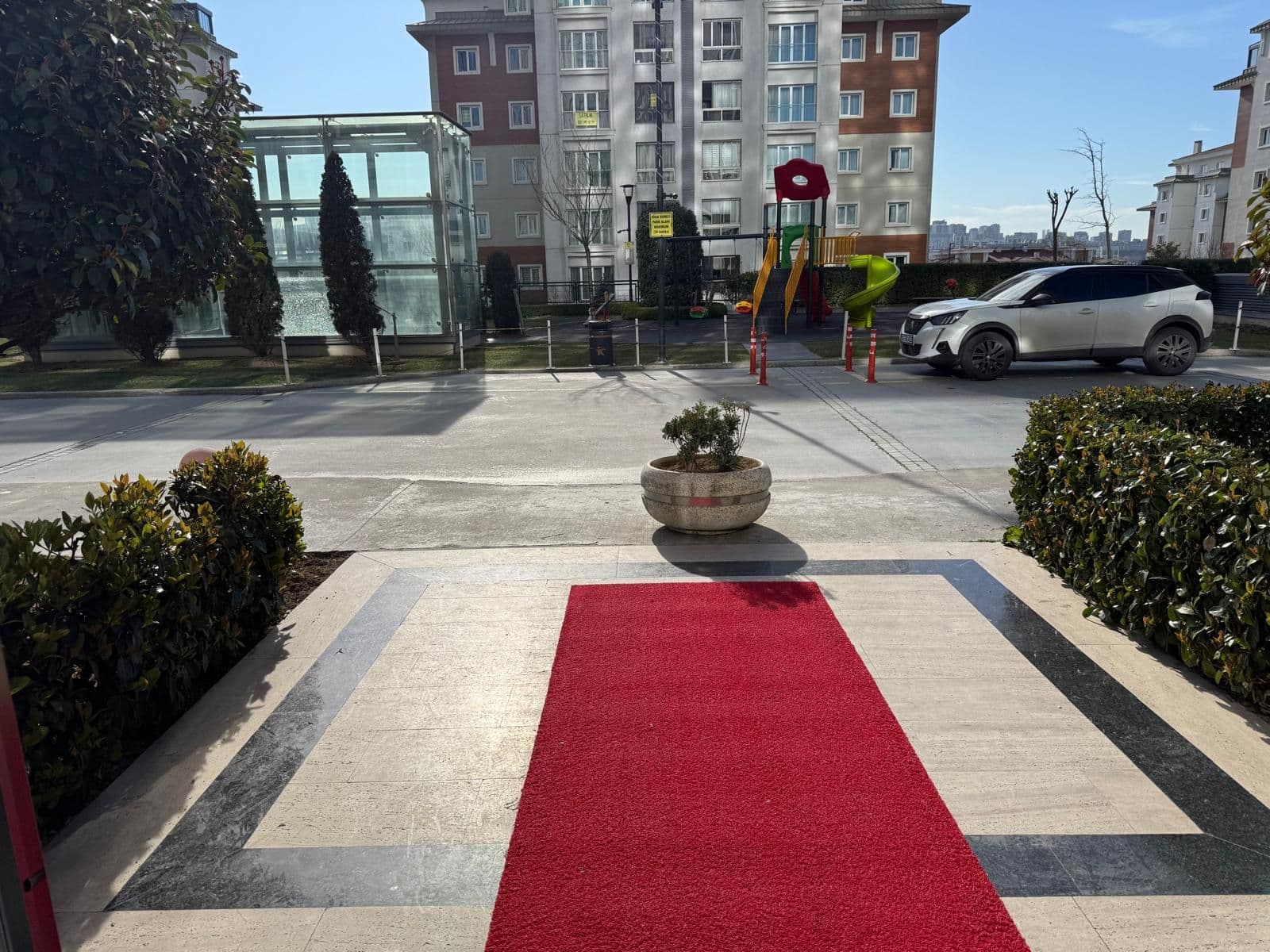 Ön Cephe Boş Satılık Peyzaj Cephe 4+1 202m2 Temiz Daire - Fotoğraf 1
