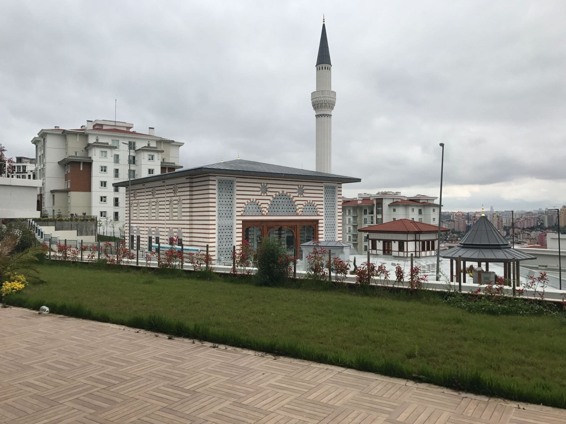 Vaditepe 3.bölge Bahçe Kullanımlı 5+1 252m2 Kısa Katlı - Fotoğraf 1