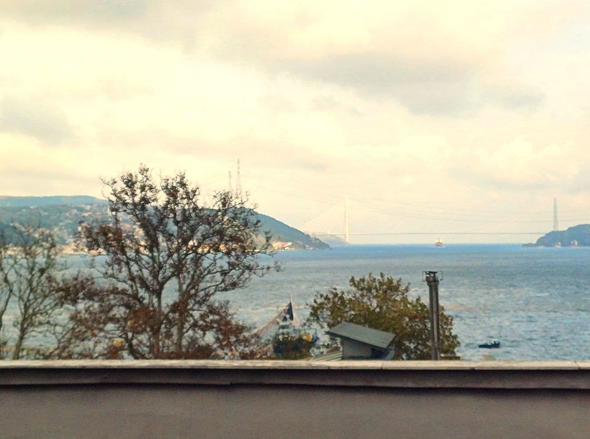 Boğaz Hattında Sahile 50 Metre 3+1 Satılık - Fotoğraf 1